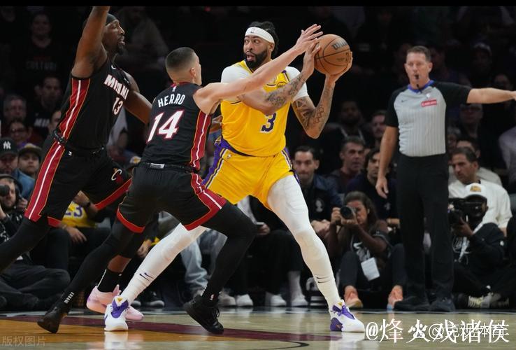 詹姆斯29分难救主，浓眉低迷仅8分，热火41分狂胜湖人创历史